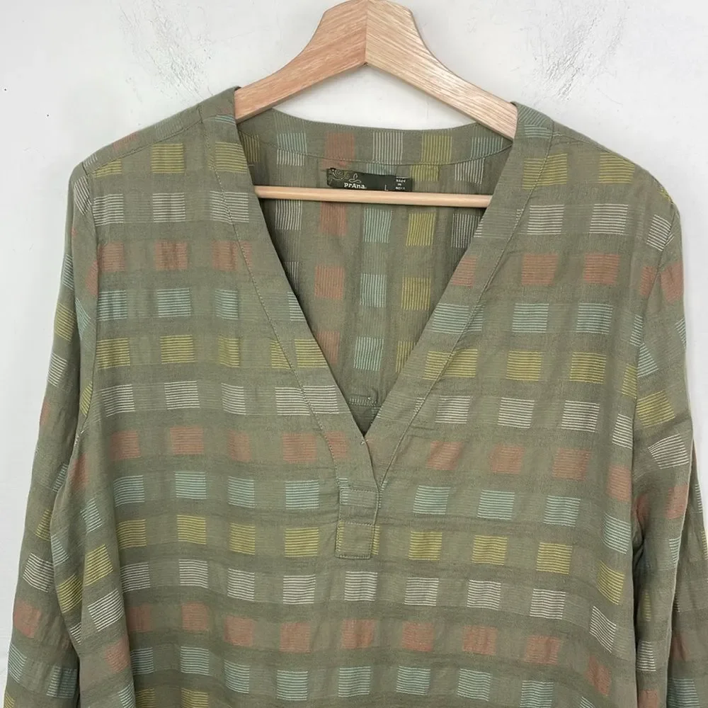 prAna Indra Top Geometric Print Multi Color Green size Large V Neck pullover
